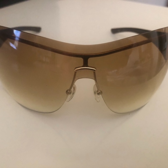 Authentic Gucci Sunglasses - Picture 3 of 3